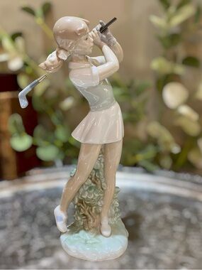 Vintage Lladro Nao Golfer Woman Figurine Out of the Rough Golf 10” Porcelain